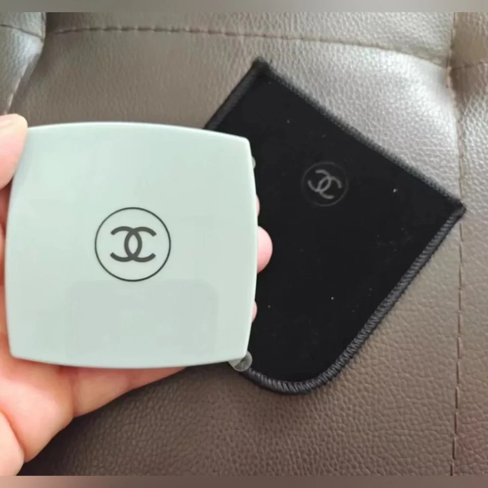 CHANEL DUAL COMPACT MIRROR - LIMITED STOCK SAGE GREEN WITH BOX/VELVET DUSTBAG - Picture 9 of 15